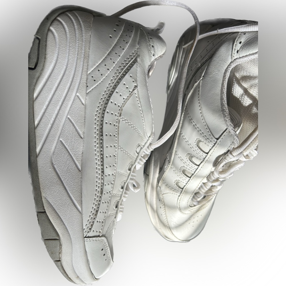 L.A. Gear Step n Tone White Athletic Shoes